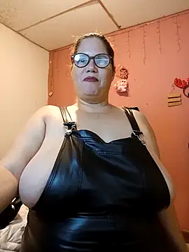 Show titis + surprise — filmik EllisW8, modela(-lki) na kamerkach