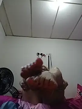 Show fuck feet
