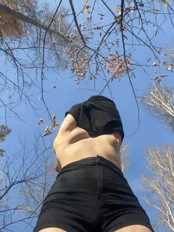 Walking naked in the park passing strangers!!🙈 - AmmyHot adlı kamera modelinin videosu