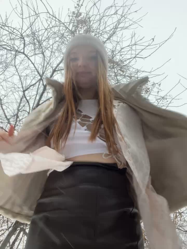 naked snow walk in public place - AmmyHot adlı kamera modelinin videosu