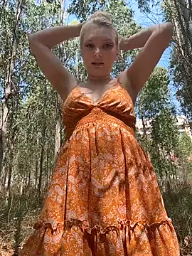 Big wet cream pussy in forest 💦💦 - AmmyHot adlı kamera modelinin videosu