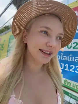 In public, asshole, pussy, boobs 😈 - video di AmmyHot modella di cam