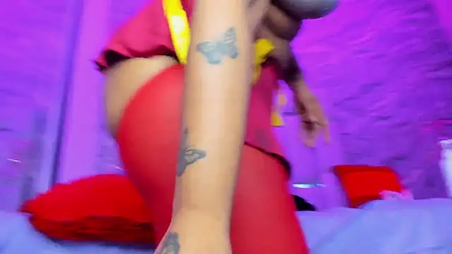 Underneath It All🍭– lorena_gomezz1 kameramodell videója