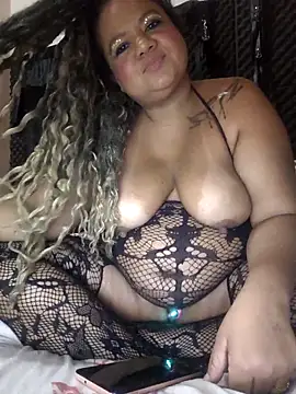 De que vamos jugar amores?      What are we going to play with love? - vídeo de la modelo de cam Carla_Brasil_fetiche