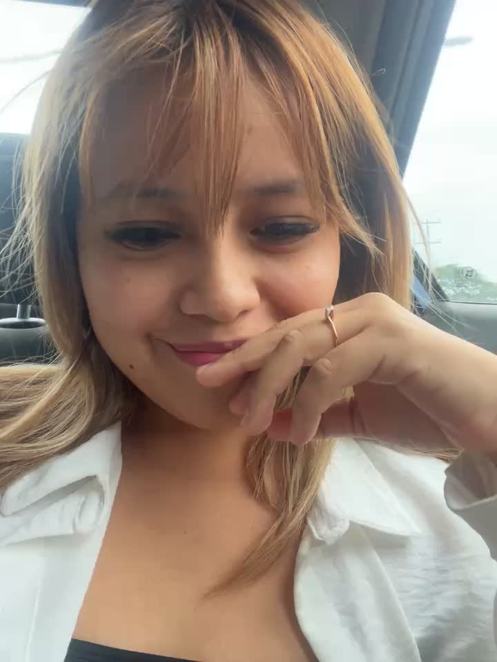 Masturbate in the Uber - video by MerlyG cam model