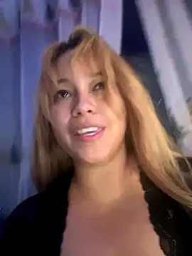 asi se ven mis tetas rebotando y mi culo siendo penetrado por mi dildo - video by MerlyG cam model