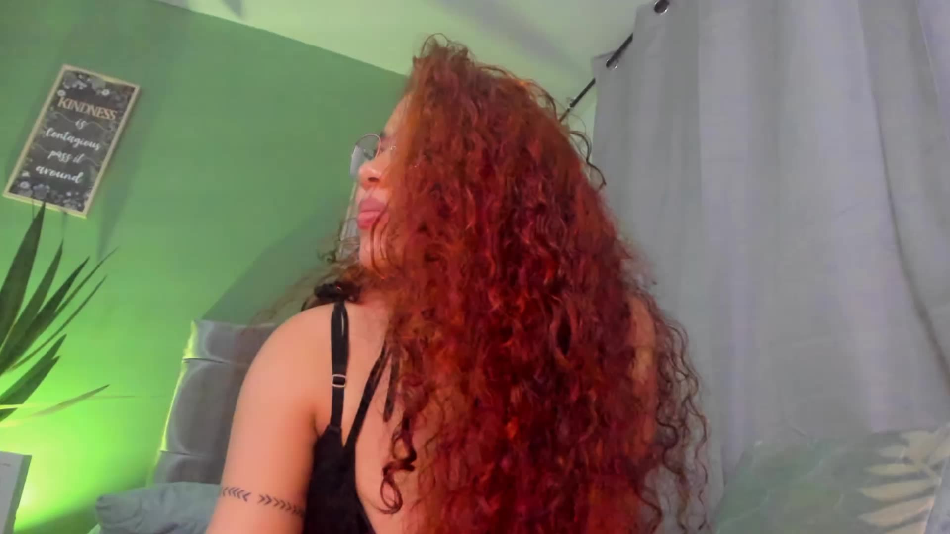 sexy and hot - video by kyliejenner_hot cam model