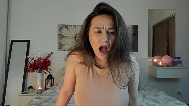 Live (24) - video by JoyCasidy cam model