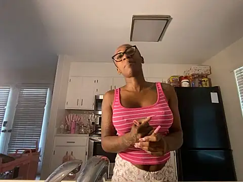 Vixen daddy dom jerking off - video by VixenCapri cam model