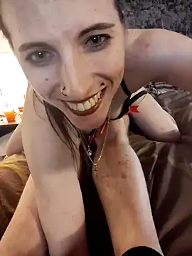 [29 Jun 21:31] Public Show - video SmokeShow686 kameramallilta