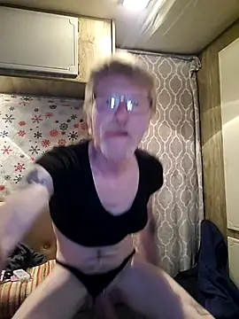 [24 Oct 21:59] Public Show - video by Horneymalelooking