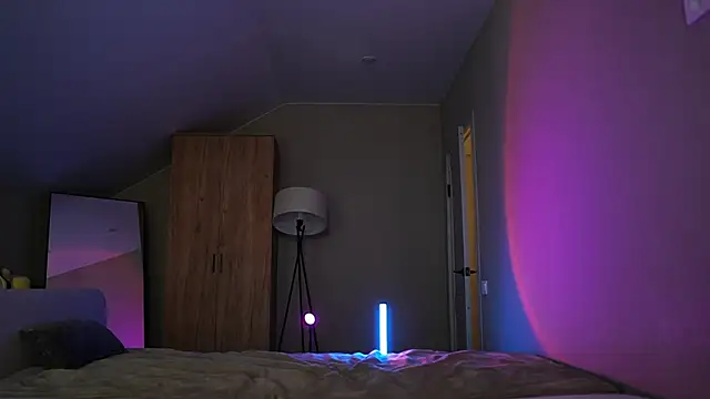 pvt show / legs tied up - video by VikkiLustfull cam model