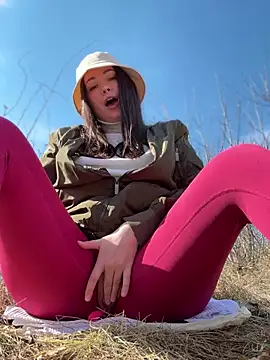 Sniffing sock while masturbating pussy and ass - vídeo de la modelo de cam dreams4u