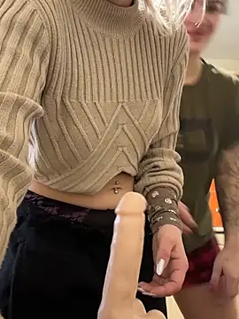 Sucking and fucking ourselves with a dildo with a friend - วิดีโอโดย LikaCat โมเดลแคม