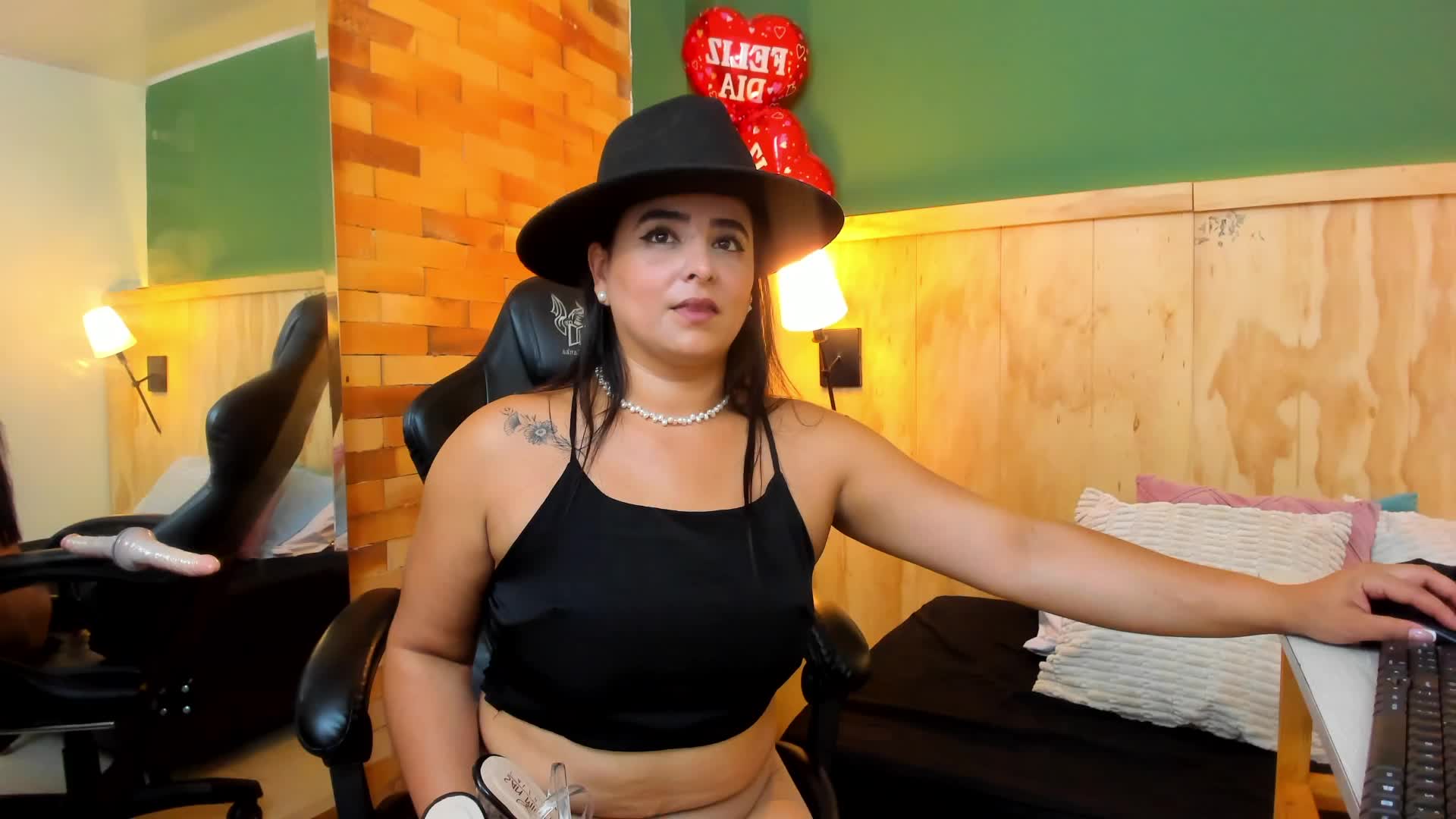 I put on my dress for you - Vídeo de taylor_bennet, modelo de vídeos