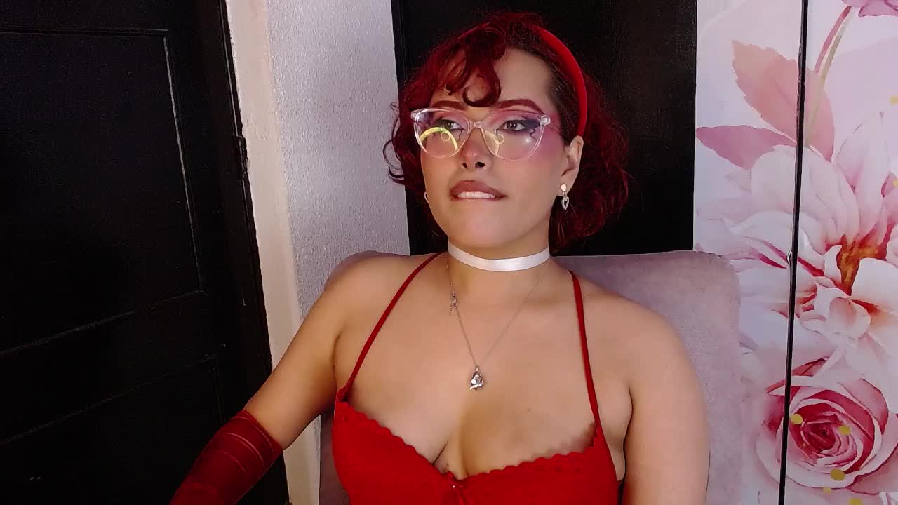 enjoy my sexy curves in red - βίντεο μοντέλου willow_poisson