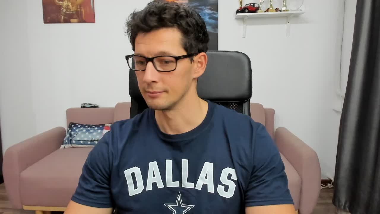 Curious about smells? Wants me to describe them to you? ;) - vidéo du modèle de showcams BrutusK08