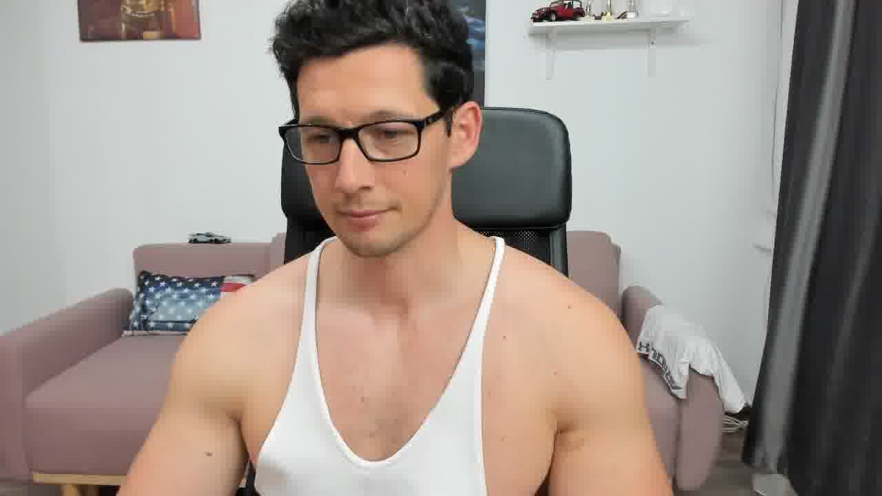 [15 May 14:05] Some domination and humiliation for this slave, making him lick everything I want. - vidéo du modèle de showcams BrutusK08