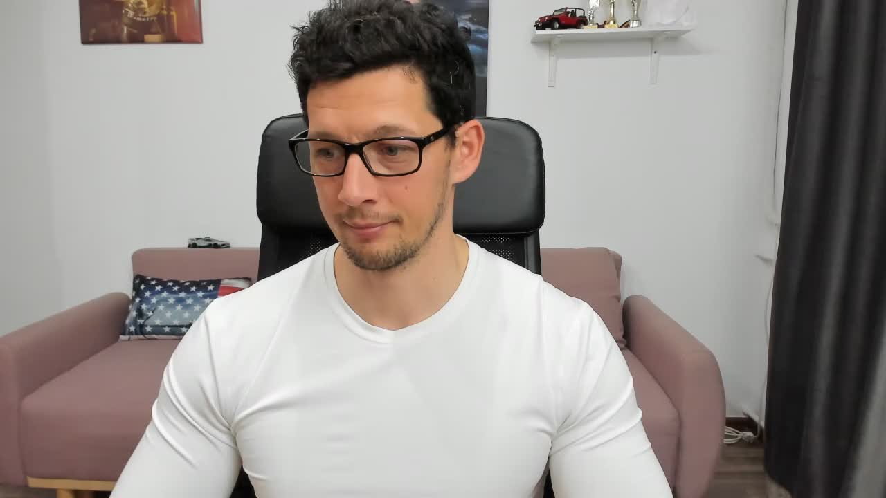 [4 May 13:15] Some fun playing with my dick, naked. - vidéo du modèle de showcams BrutusK08