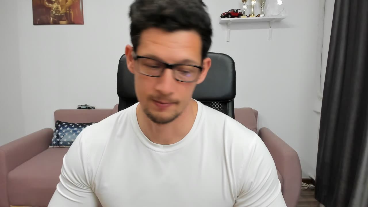 [8 May 12:50] Dancing in a white boxer brief, showing off my cock. - vidéo du modèle de showcams BrutusK08