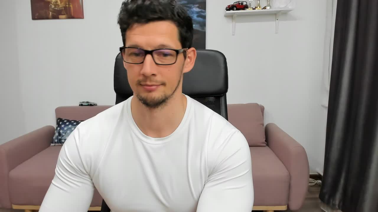 [9 May 11:10] Wearing my super tight whote boxer and some black long socks, dancing and touching. - vidéo du modèle de showcams BrutusK08