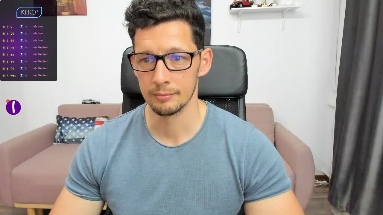 [13 Jun 16:00] Masturbating with some suction toys on my nipples and a vibrator at my ass. - vidéo du modèle de showcams BrutusK08