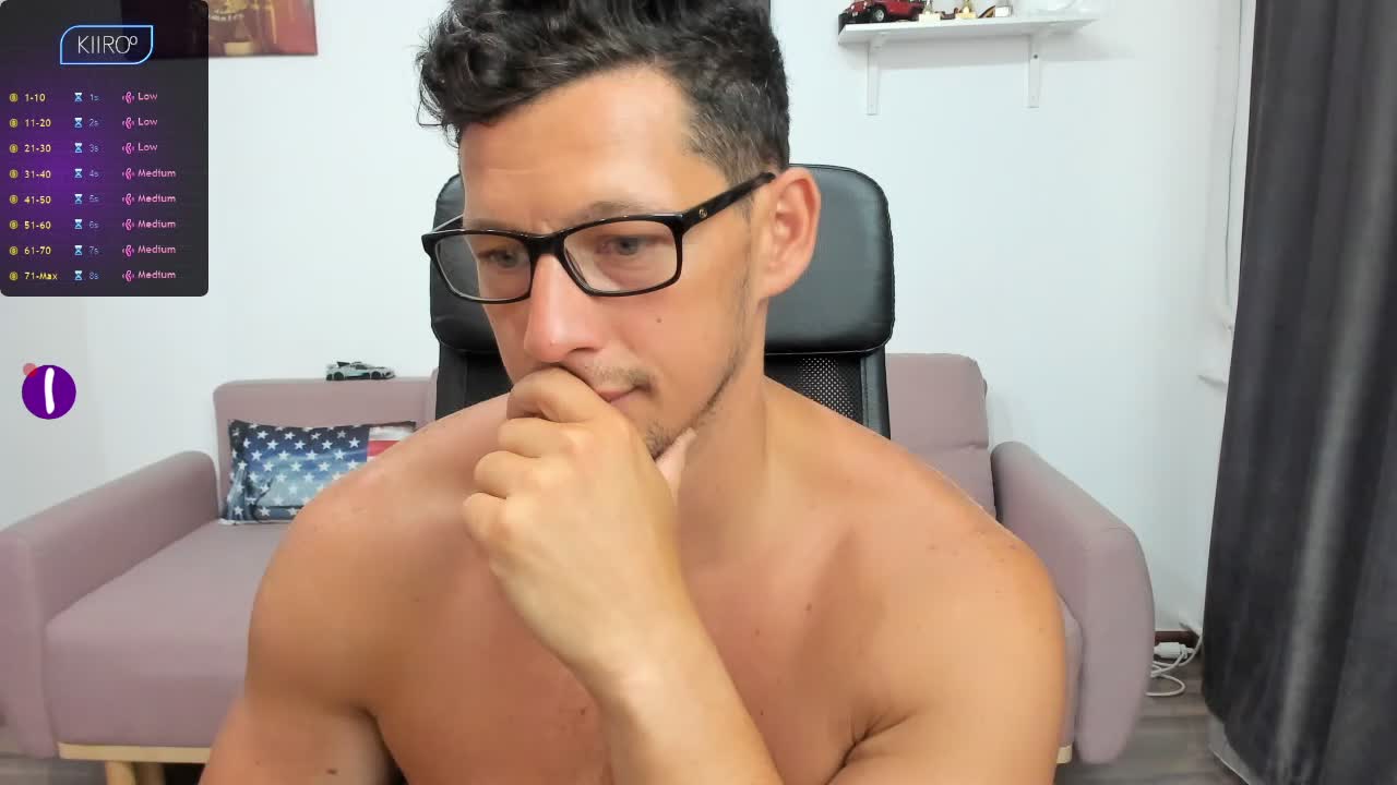 [20 Jul 10:32] Cuckolding and humiliation at the same time - vidéo du modèle de showcams BrutusK08