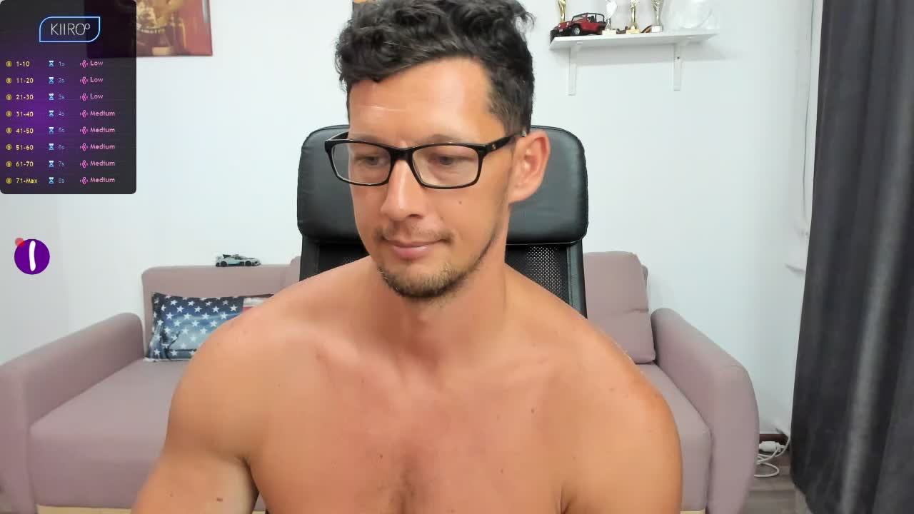 [20 Jul 12:28] Dancing and shaking my ass. :) - vidéo du modèle de showcams BrutusK08