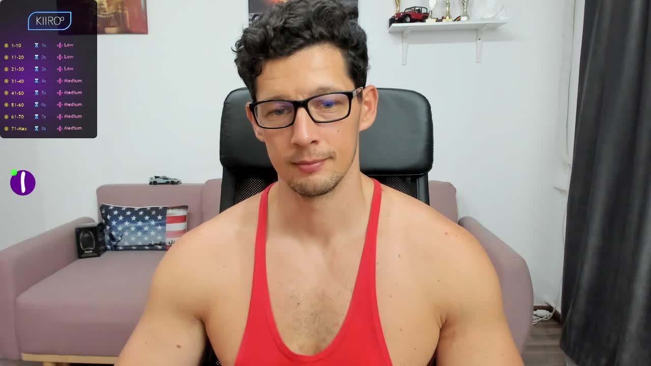 [25 Aug 14:17] Who wants to fuck my muscular boobs whilst I wear my Wrangler shirt? - vidéo du modèle de showcams BrutusK08