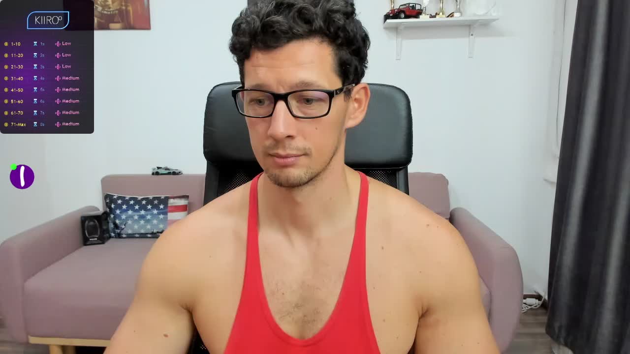 [25 Aug 11:15] Setting my ass to the center of the camera to be ready for worship. - vidéo du modèle de showcams BrutusK08