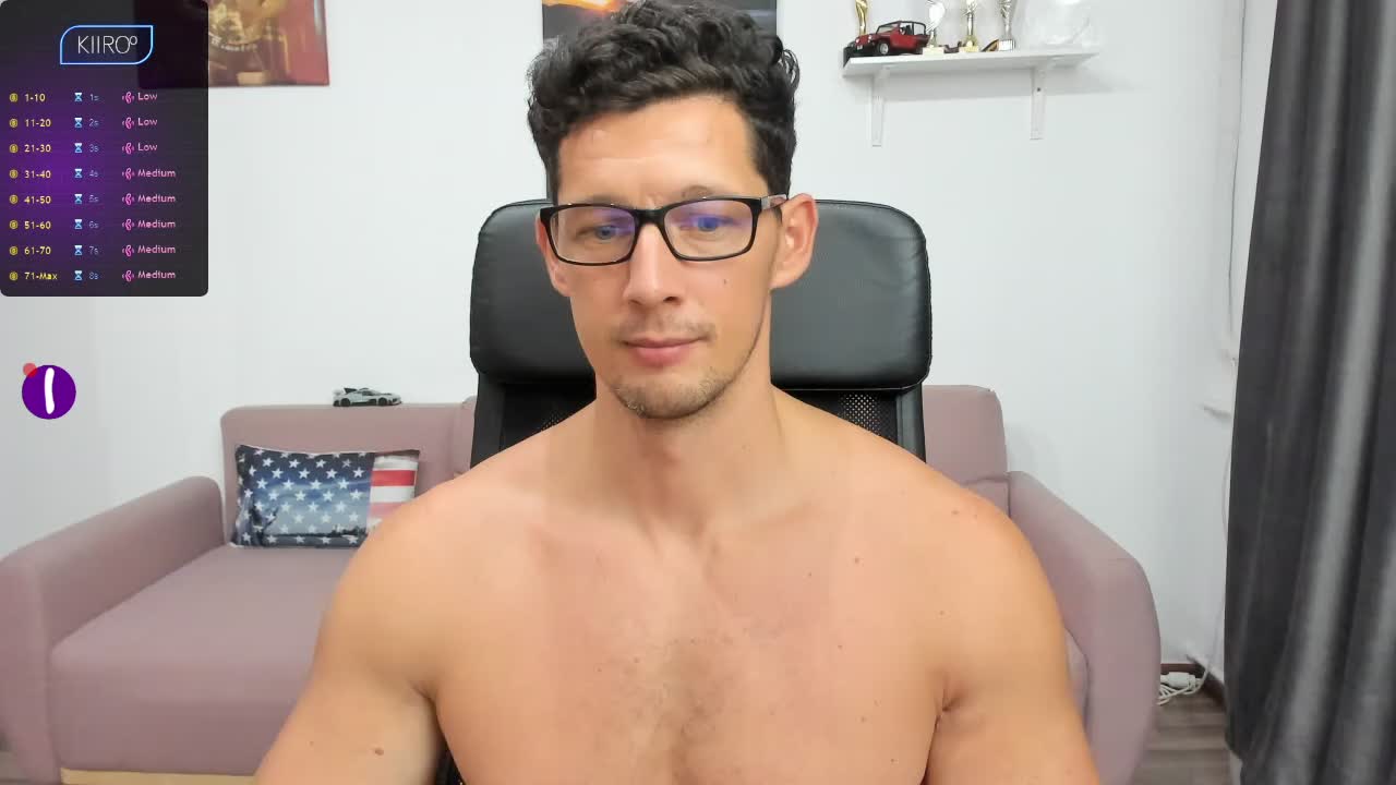 [6 Aug 13:42] A quick hand job ;) - vidéo du modèle de showcams BrutusK08