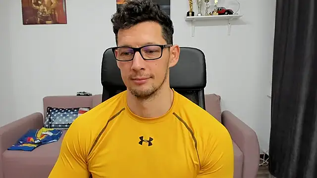 Back pain just kicked in the locker room. Good thing there was someone there to give me a hand !－カメラキャストのBrutusK08の動画