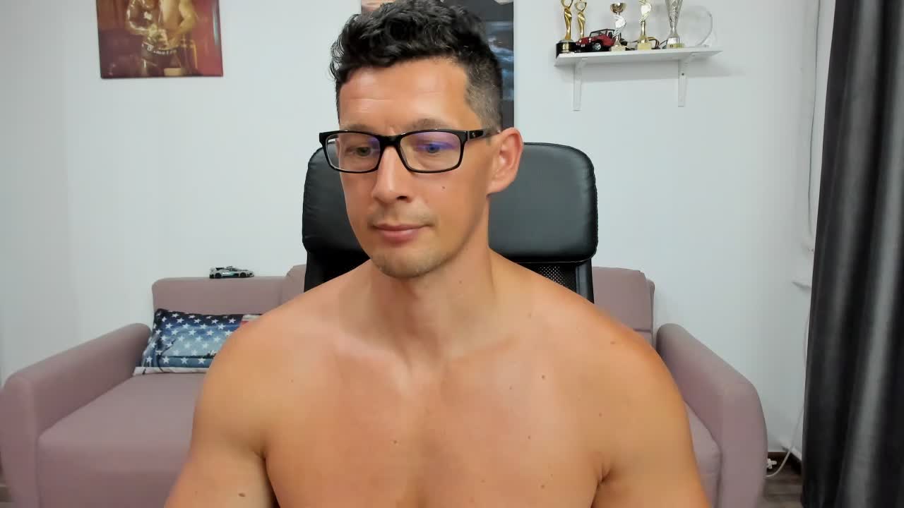 Jignit si umilit in limba romana. - vidéo du modèle de showcams BrutusK08