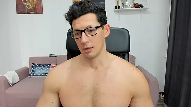 Inca un individ umilit, lingandu-mi subratul si fundul si o numaratoare inversa ca sa termine. - vidéo du modèle de showcams BrutusK08