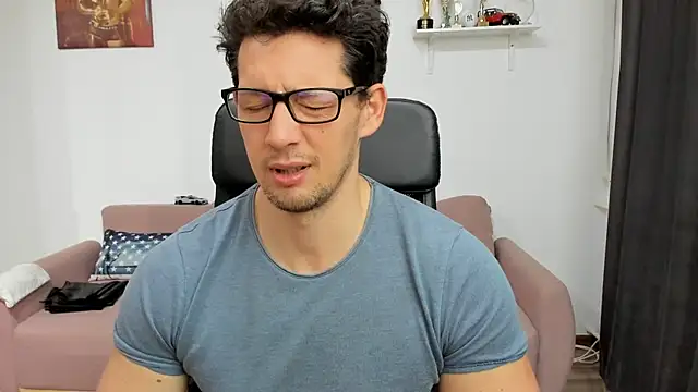 Catching up with an old friend and blowing a load for him :D - vidéo du modèle de showcams BrutusK08