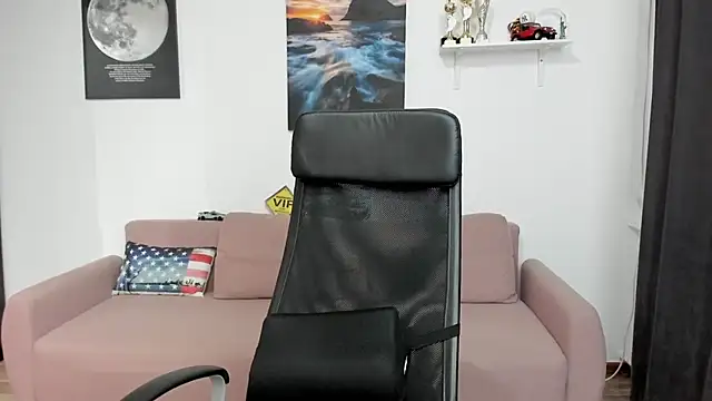 Jerking my dick and shooting a load with my leather harness on - First load :) - vidéo du modèle de showcams BrutusK08