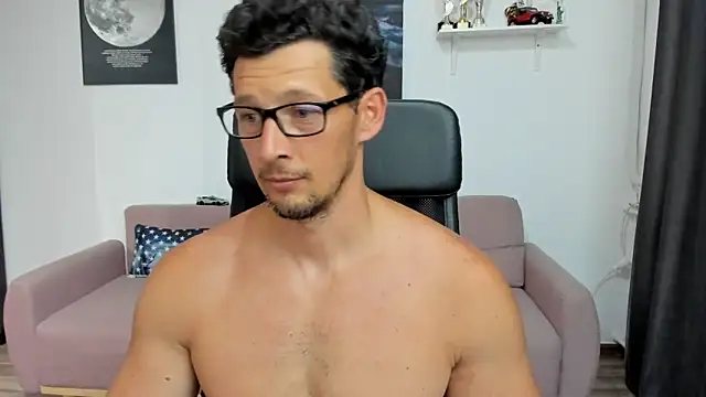 BDSM training on my feet !!! - vidéo du modèle de showcams BrutusK08