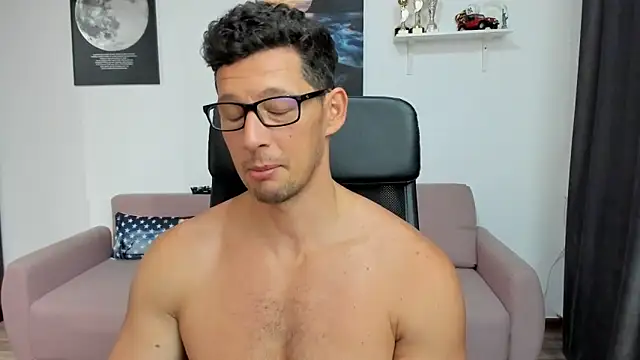 Vorbarie despre cum sa mi-o sugi si cum sa te penetrez dupa.－カメラキャストのBrutusK08の動画