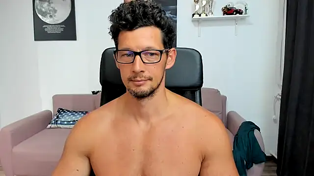 Cumshot in a show whilst I got my ass fucked really good - vidéo du modèle de showcams BrutusK08