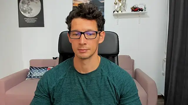 Somebody was sending me pics of themselves and I jerked off to them until I came.－カメラキャストのBrutusK08の動画