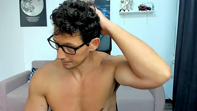 I got my ass trained with Lush, vibrating toy, feeling the vibes in almost every position :D - vidéo du modèle de showcams BrutusK08