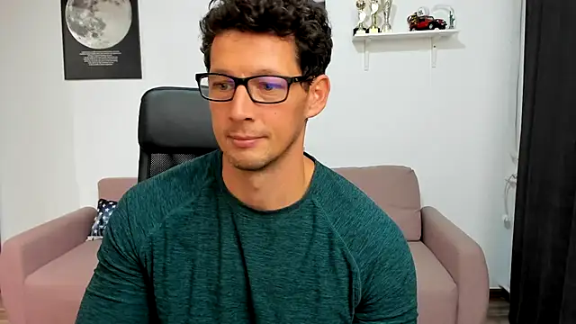 Legs spread and revealing my assh0le. Bury your face in my ass !－カメラキャストのBrutusK08の動画