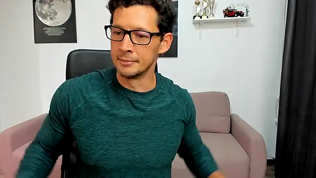 Doing a roleplay where I can freeze for a few seconds, just like the PAUSE button from a movie. :)))－カメラキャストのBrutusK08の動画