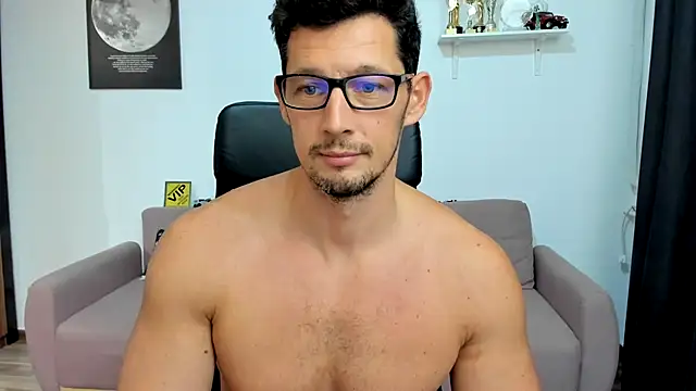 My slave is crazy about my black dirty socks, asshole and balls - vidéo du modèle de showcams BrutusK08