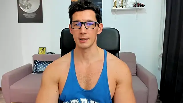 Fingering my tight ass after you worship my low hanging balls. - vidéo du modèle de showcams BrutusK08