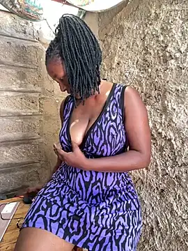 OUTSIDE cumshow - video by Pretty_Selina1 cam model