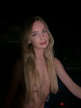 Giving a stranger trucker a blowjob next to my car at night until he gives me a cumshot 🤤💦 - EvieEvans 캠 모델의 동영상