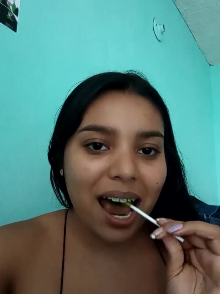 Bom bom in my wet pussy - vídeo de stefanie010 modelo de câmara