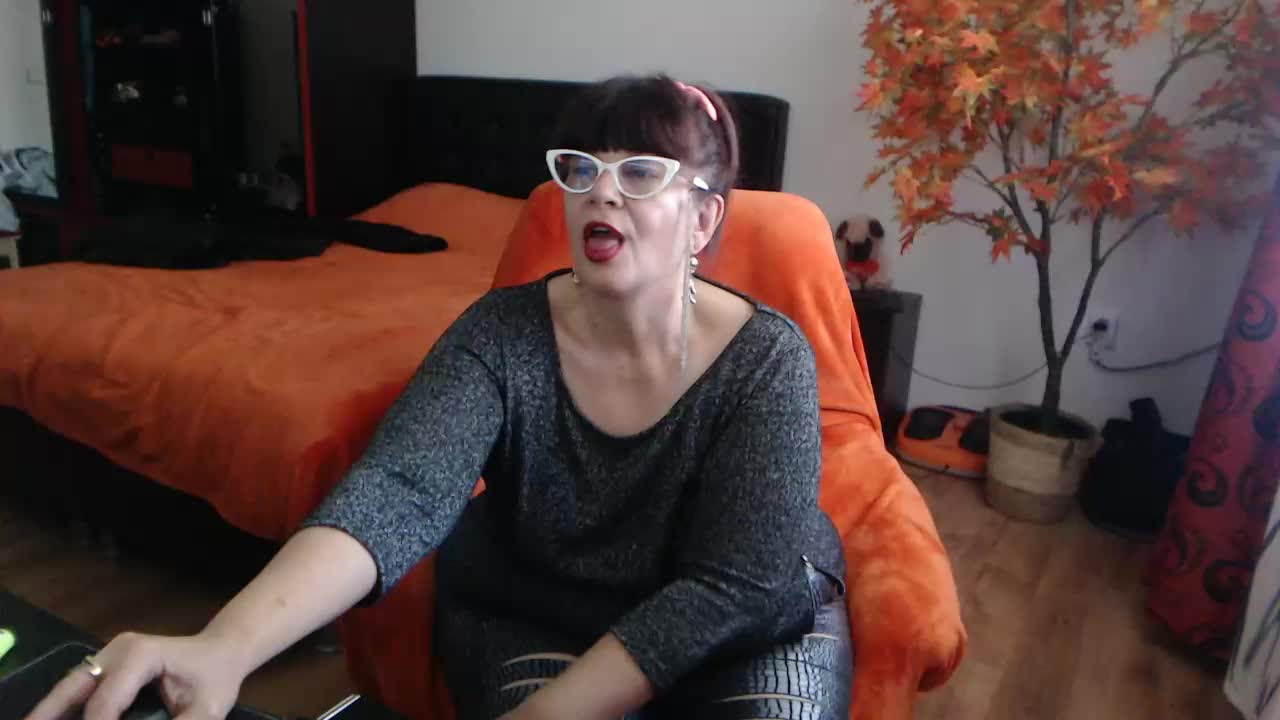 all leather, hot show, hot ass, great video
