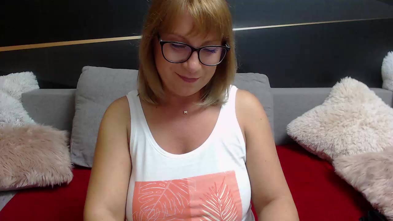 zoom my holes for u tongue– TastyMary45 kameramodell videója